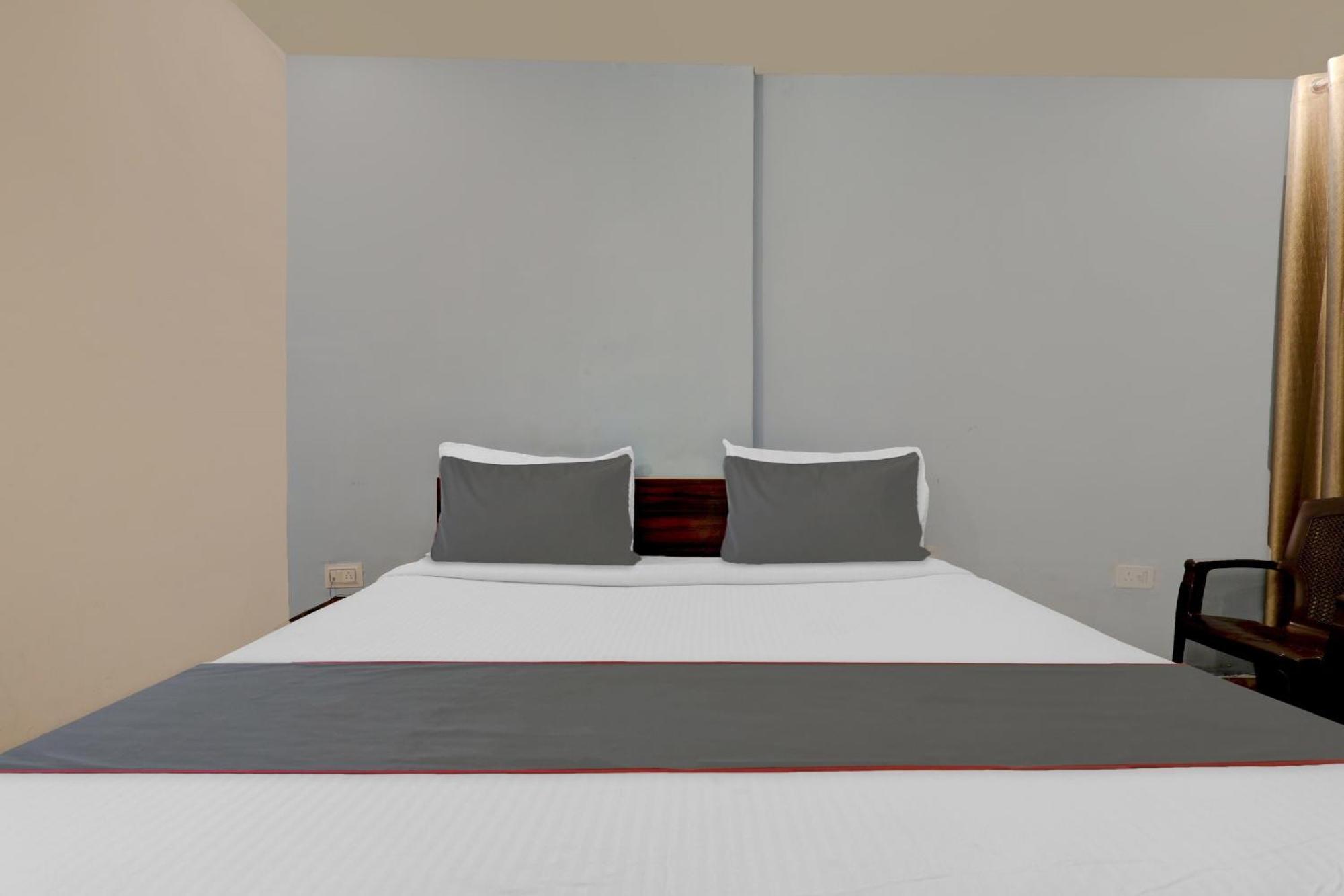 Collection O Premier Near Hazratganj Hotel Lucknow Ngoại thất bức ảnh