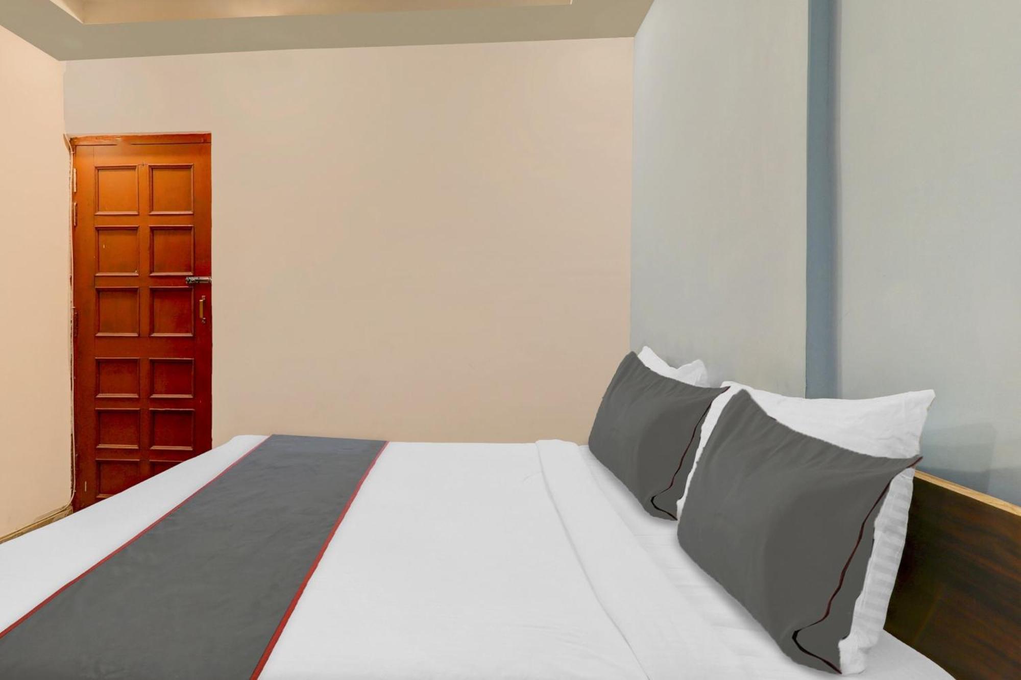 Collection O Premier Near Hazratganj Hotel Lucknow Ngoại thất bức ảnh