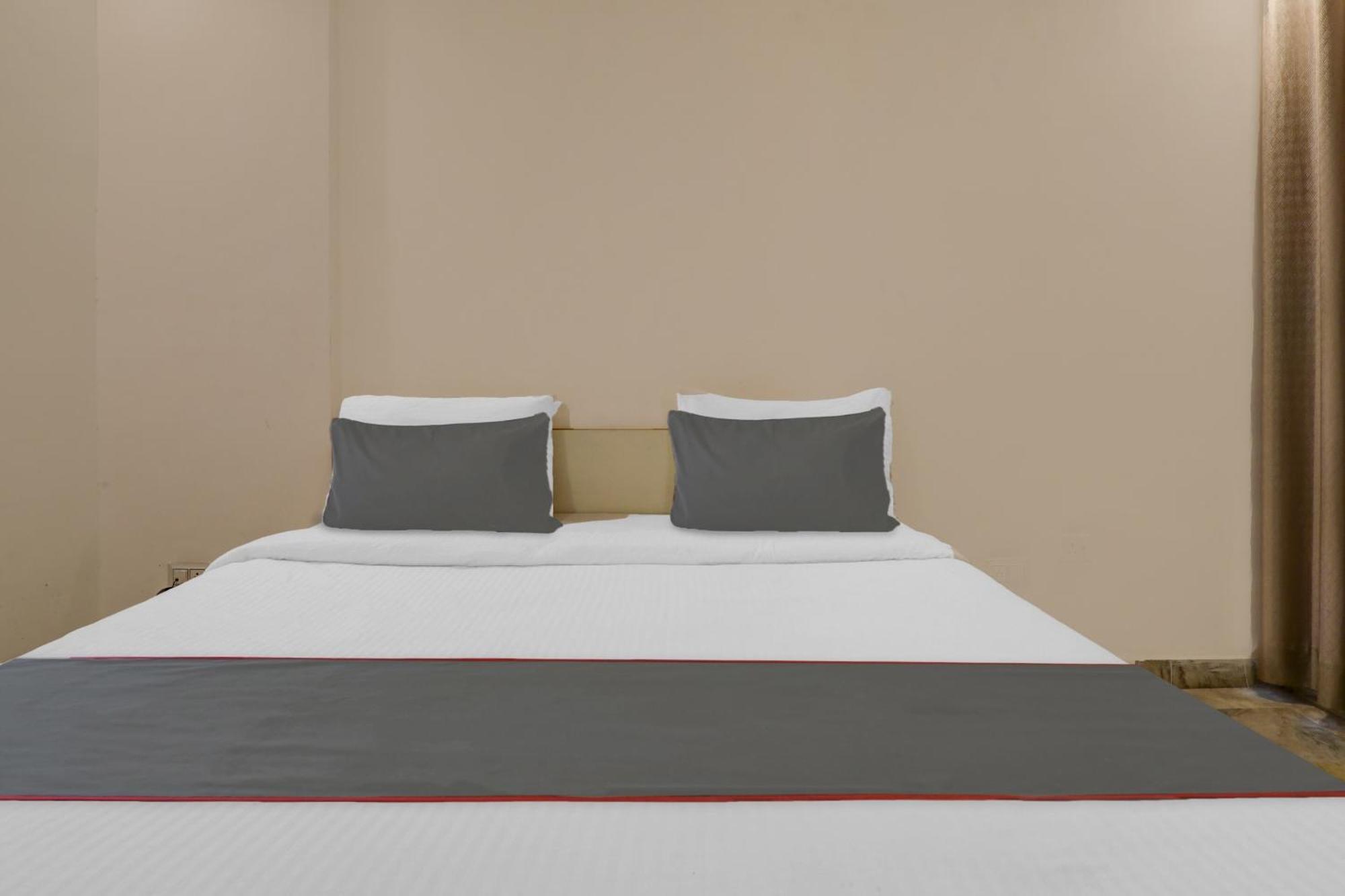 Collection O Premier Near Hazratganj Hotel Lucknow Ngoại thất bức ảnh
