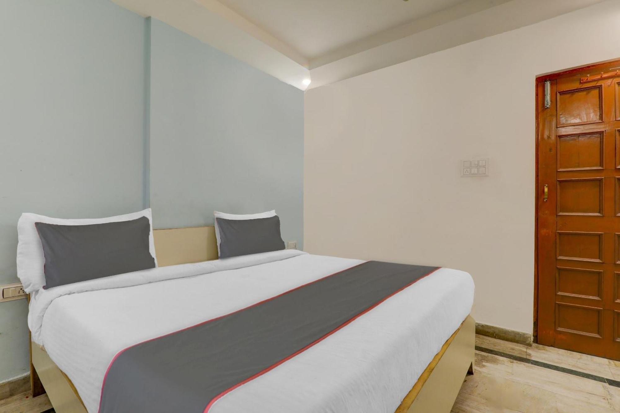 Collection O Premier Near Hazratganj Hotel Lucknow Ngoại thất bức ảnh