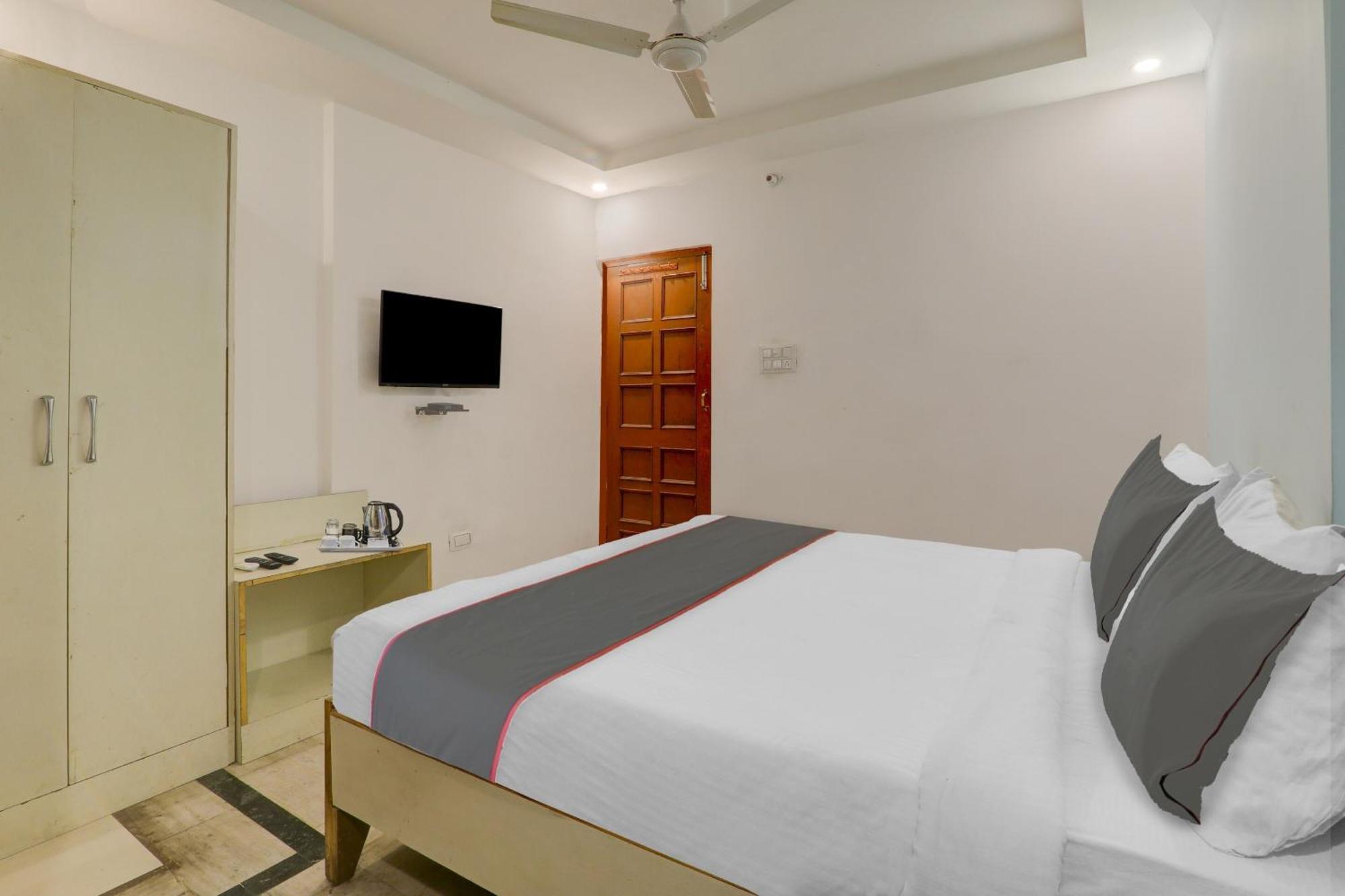 Collection O Premier Near Hazratganj Hotel Lucknow Ngoại thất bức ảnh