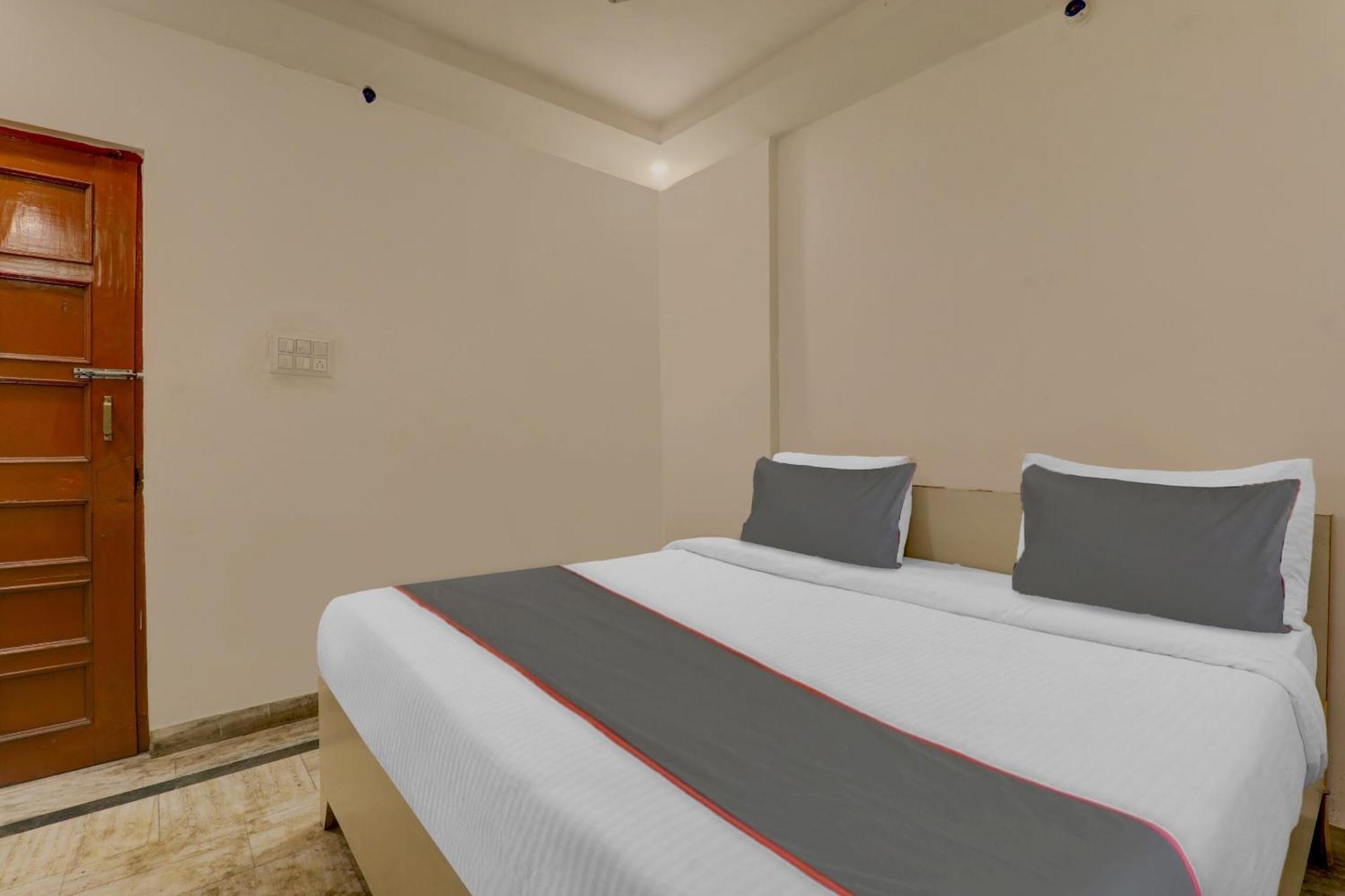 Collection O Premier Near Hazratganj Hotel Lucknow Ngoại thất bức ảnh