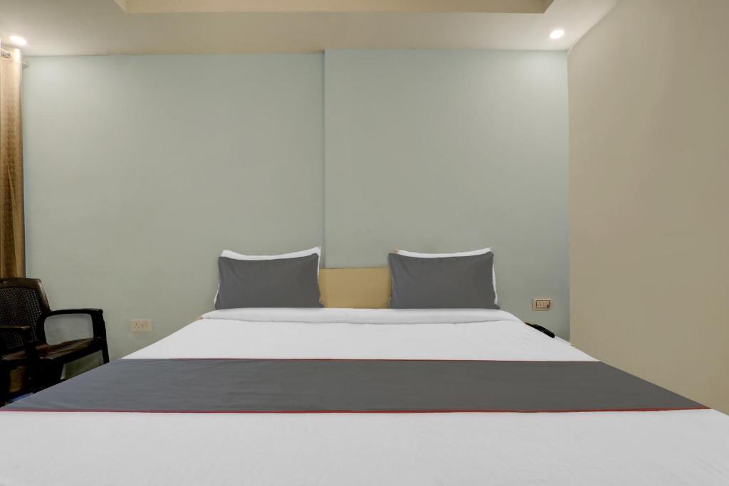 Collection O Premier Near Hazratganj Hotel Lucknow Ngoại thất bức ảnh