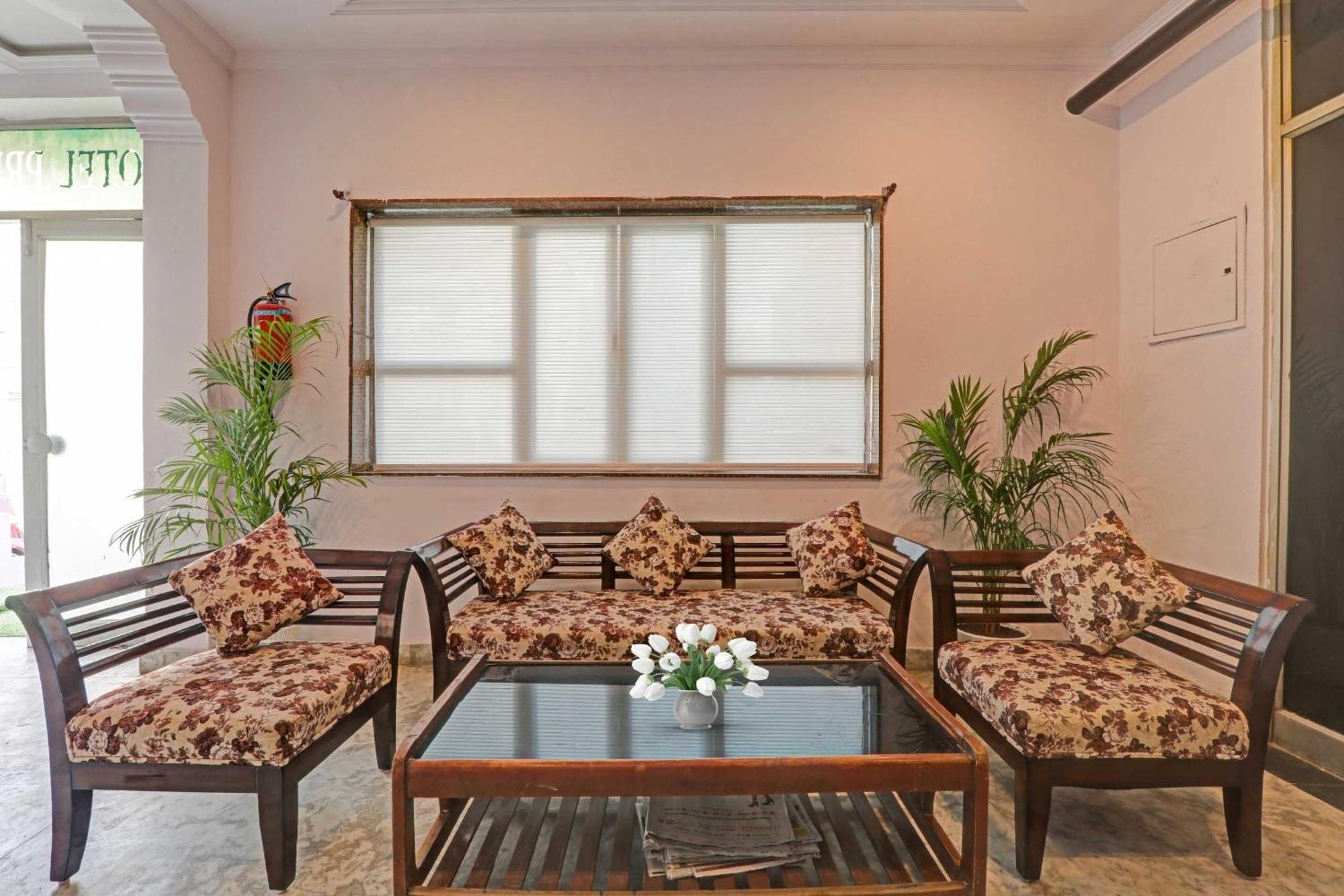 Collection O Premier Near Hazratganj Hotel Lucknow Ngoại thất bức ảnh