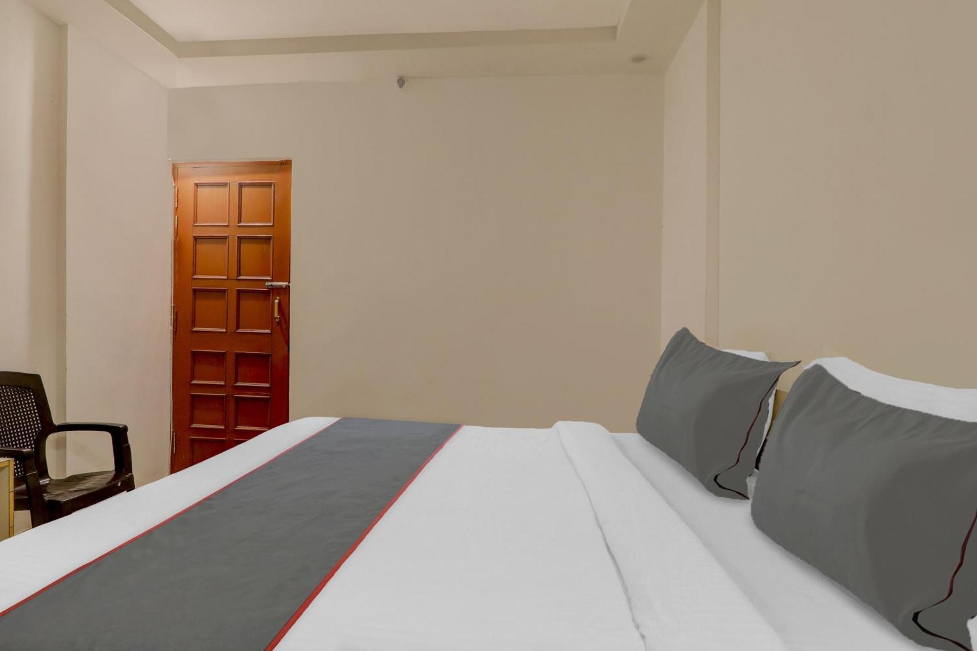 Collection O Premier Near Hazratganj Hotel Lucknow Ngoại thất bức ảnh