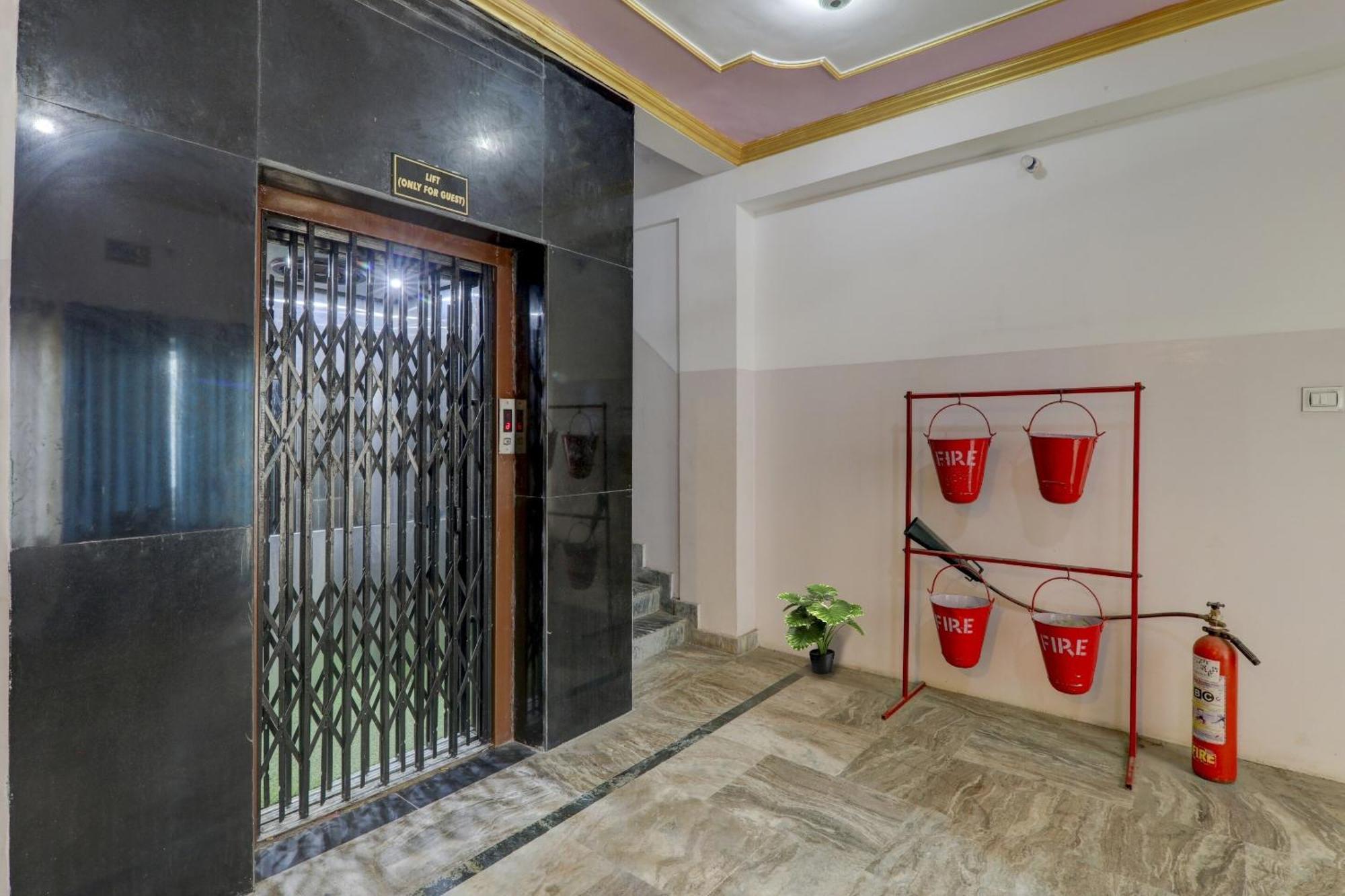 Collection O Premier Near Hazratganj Hotel Lucknow Ngoại thất bức ảnh