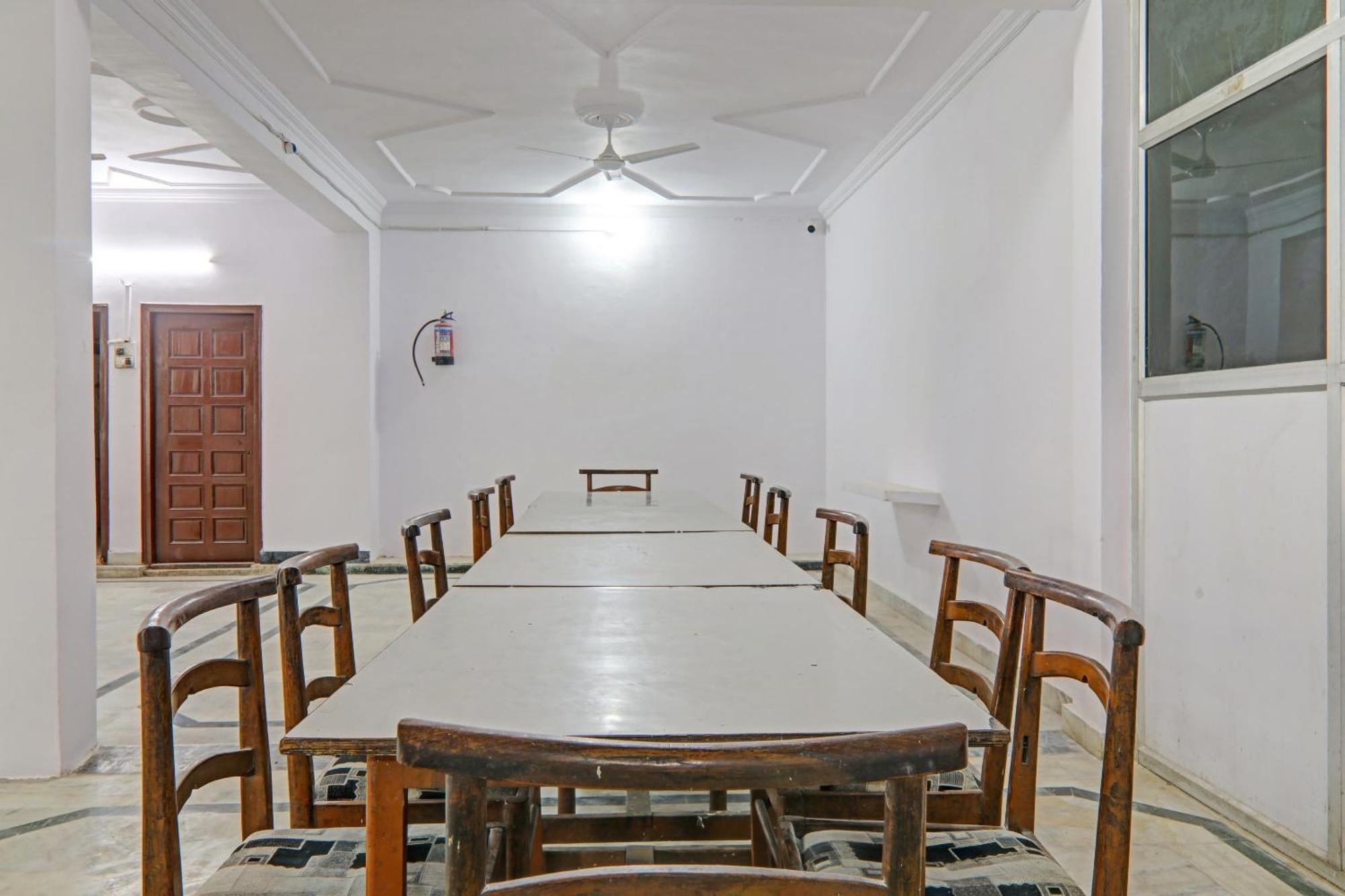 Collection O Premier Near Hazratganj Hotel Lucknow Ngoại thất bức ảnh