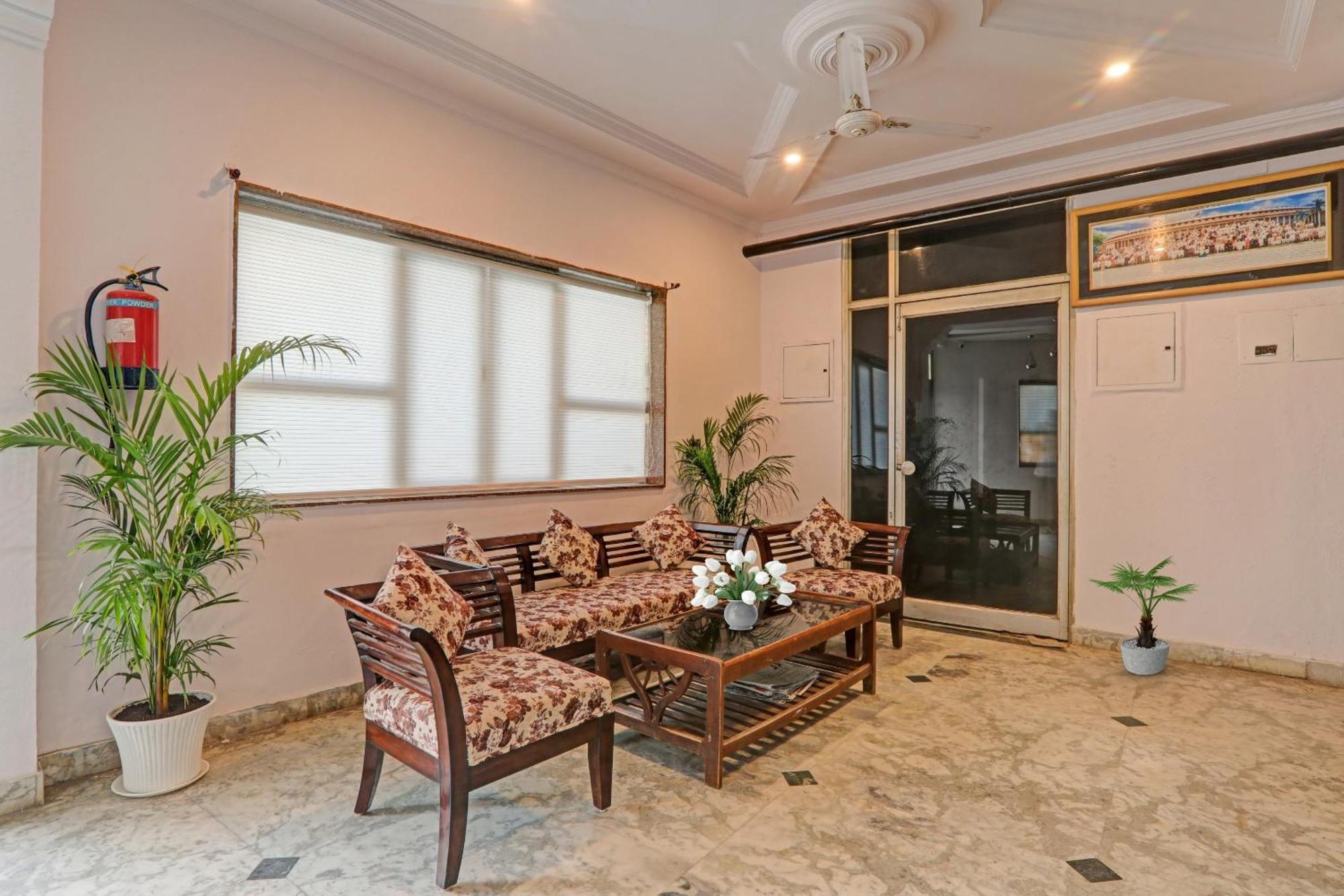 Collection O Premier Near Hazratganj Hotel Lucknow Ngoại thất bức ảnh
